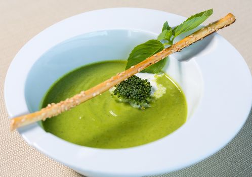 De traditionele Nederlandse erwtensoep: een warm wintergerecht